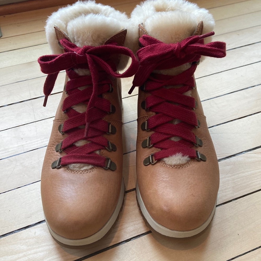 Bionico size 8 waterproof shearling leather boots with red laces